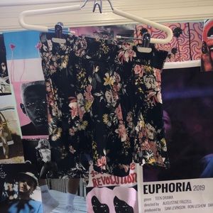 black floral flowy shorts